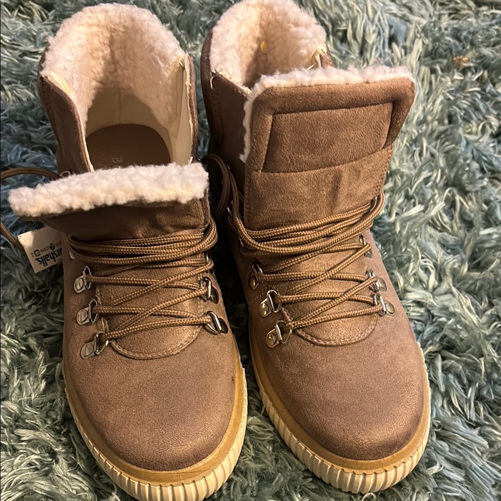 Bamboo Tan Faux Fur Winter Boots. Size 9. New.